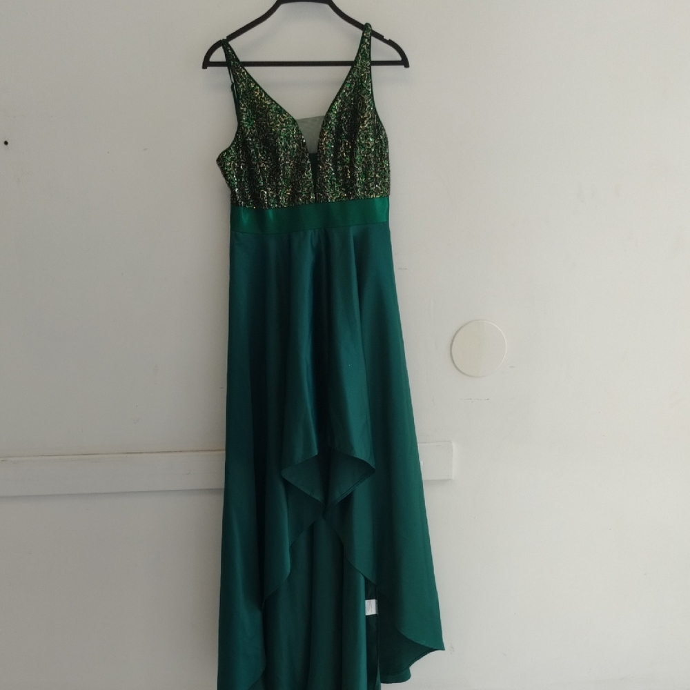 Elegant Green Evening Gown